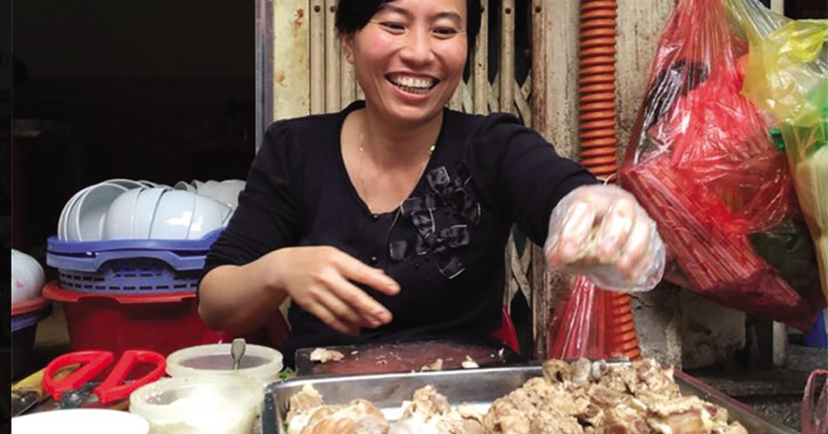 Đến hàng bún 'mắng' ở Hà Nội: Giòn ngọt bún đuôi, bún lưỡi