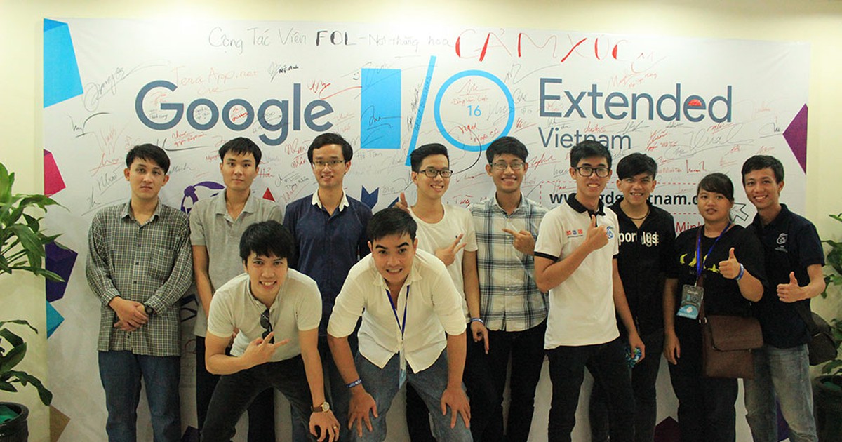 Nhóm sinh viên miệt mài 5 năm tạo phần mềm 'trợ lý ảo' giúp người Việt