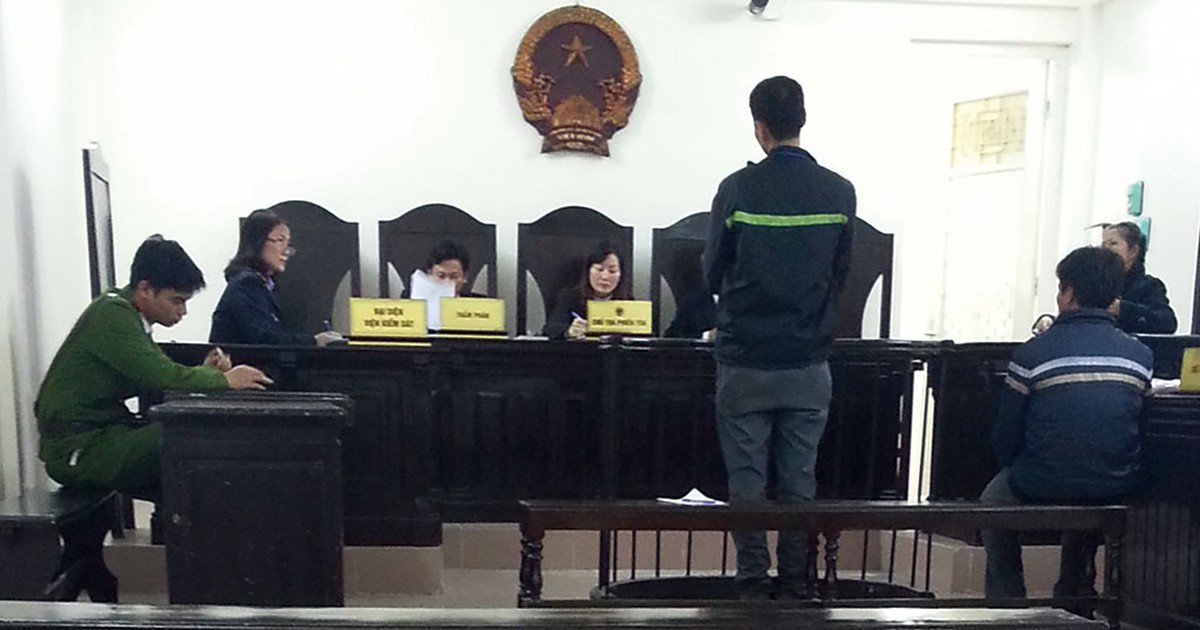 Vừa ra tù lại 'xộ khám' vì đào mỏ người tình