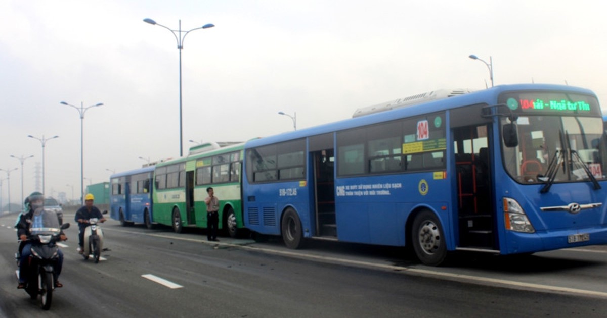 Xe buýt nhanh Hà Nội chậm trễ vì khó khăn kỹ thuật