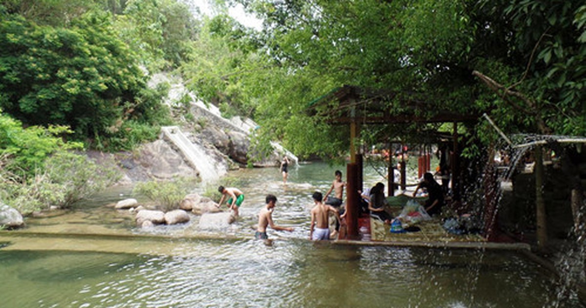 Kiểm tra các điểm du lịch trái phép ở suối Lương