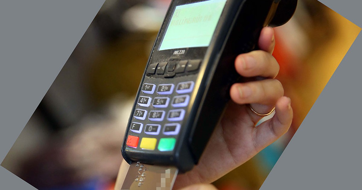 Người dùng thẻ bị ‘chặt’ phí