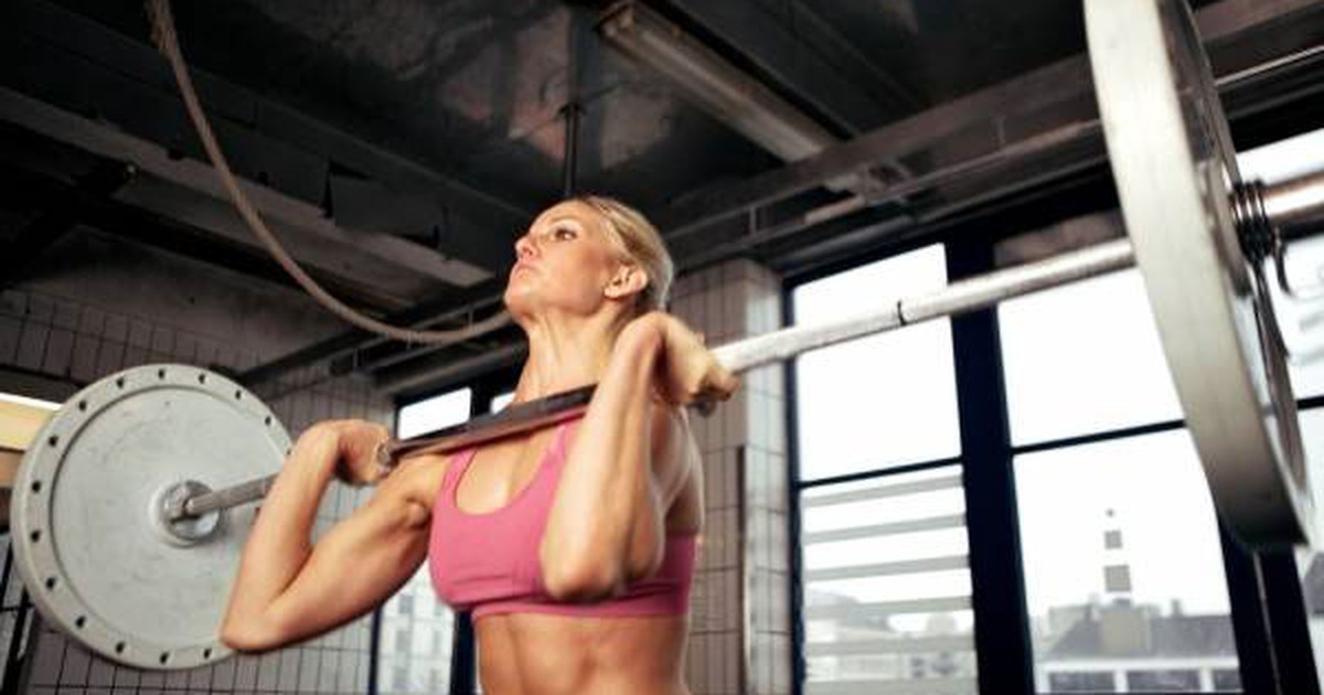 Nâng tạ nặng 2 phút mỗi ngày để ngừa loãng xương