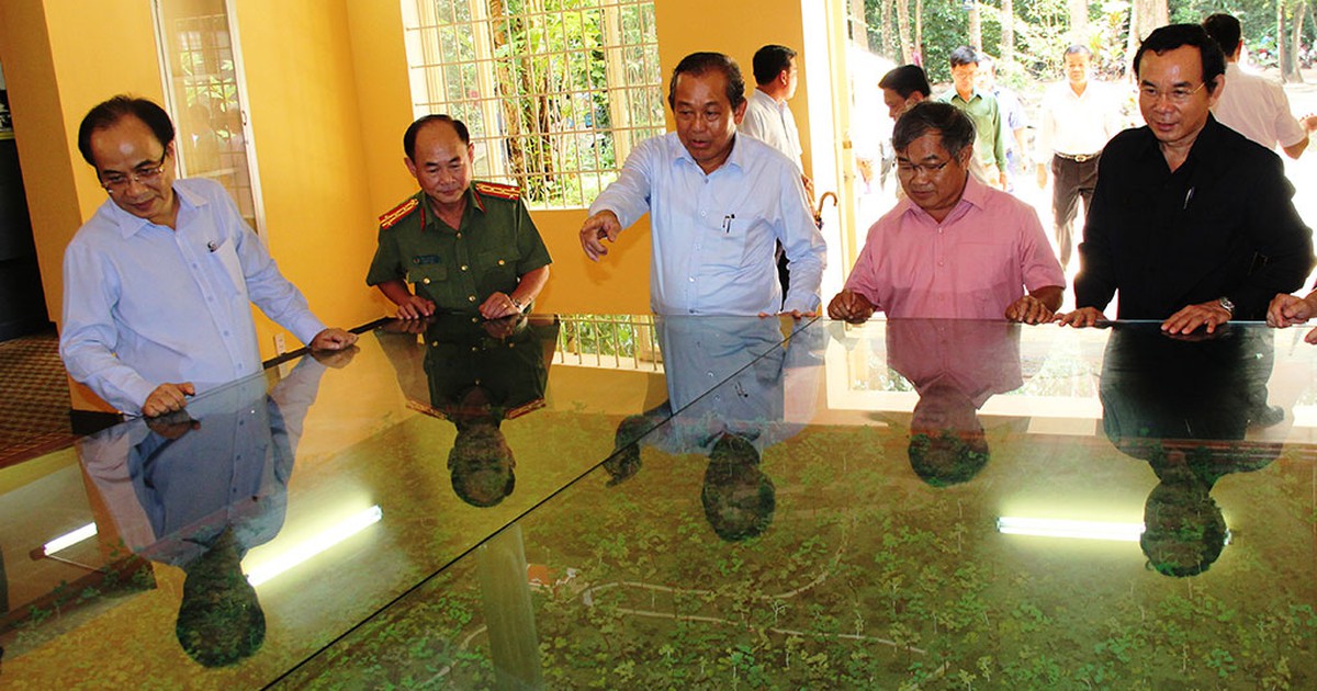 Trao 1,5 tỉ đồng cho Quỹ xây dựng nhà tình nghĩa Tây Ninh