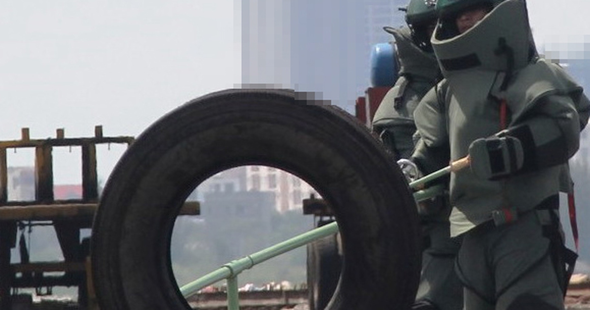 Điều tra vụ gắn vật nổ tự chế ở hội trường thôn