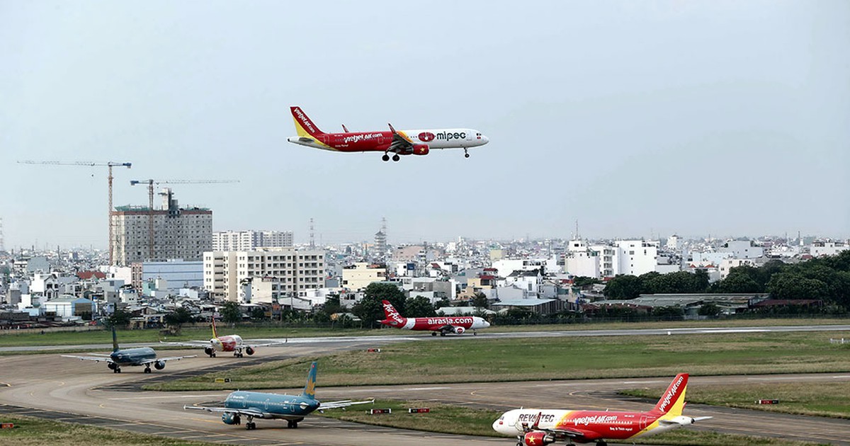 Đi máy bay cũng khổ: Cải thiện hạ tầng để giảm chậm chuyến