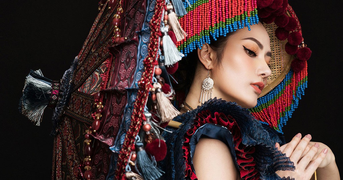 Diệu Linh mang bộ trang phục truyền thống 30kg dự thi Nữ hoàng Du lịch