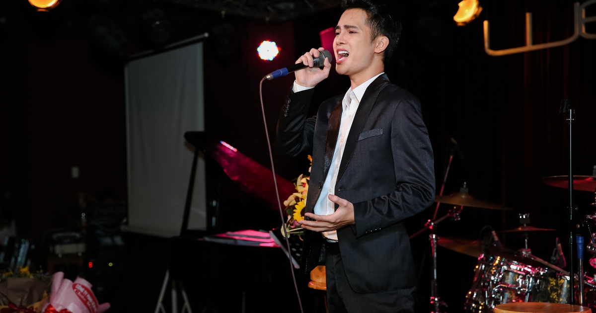 'Hoàng tử buồn' X-Factor trở lại sau 2 năm cùng mẹ chống chọi bệnh ung thư