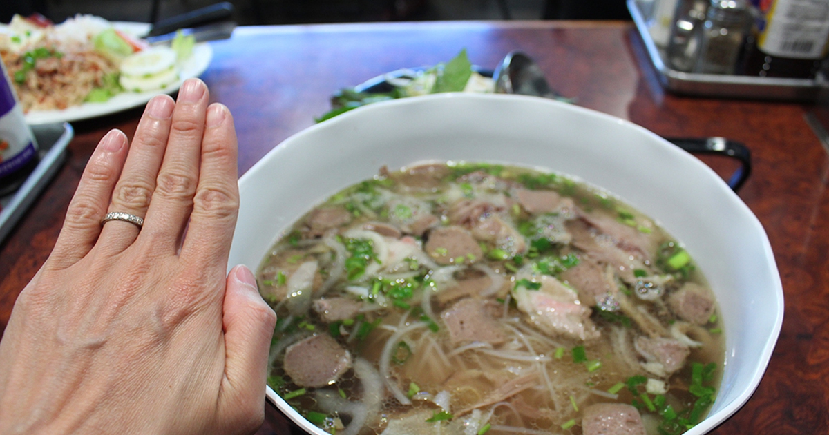 Việt kiều Mỹ treo thưởng ăn 3 tô phở... 'hầm hố' thành nhà vô địch