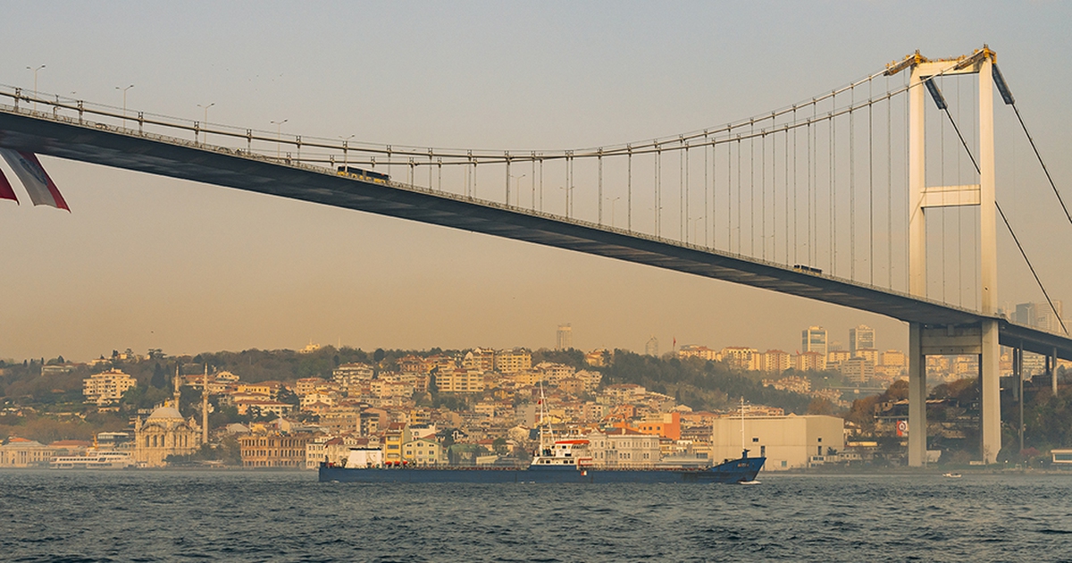 Người Việt đi xuyên eo biển hẹp nhất thế giới, nối liền hai châu Á - Âu