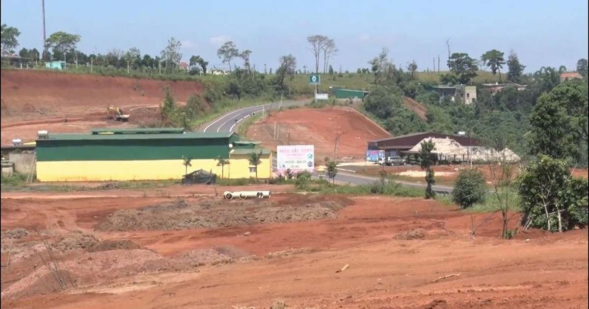 Tự ý san cả quả đồi, phân lô bán nền