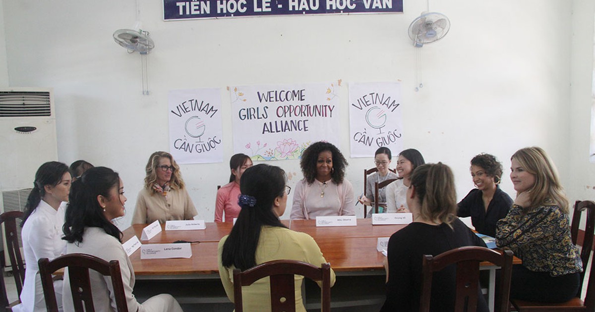 Vợ chồng cựu Tổng thống Mỹ Barack Obama thăm Việt Nam