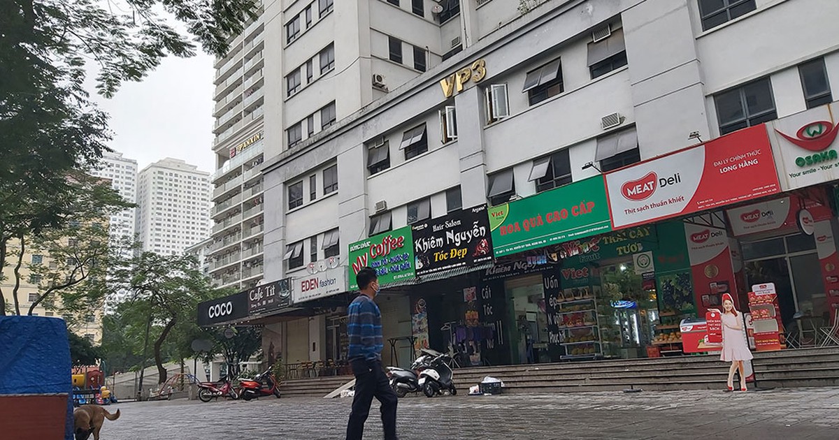 Bị cách ly phòng dịch nCoV, người về từ Trung Quốc được nhận cơm tận cửa phòng