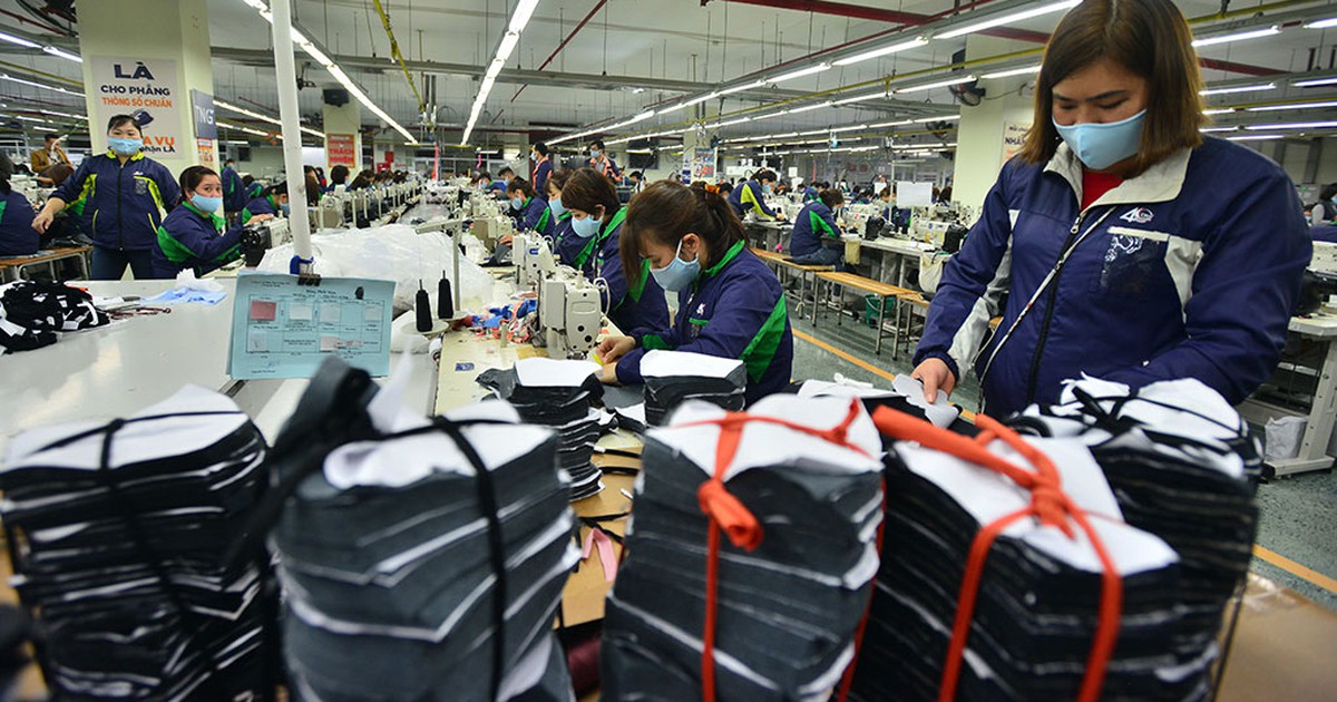 Khởi động lại nền kinh tế: Khó khăn gấp đôi, quyết tâm gấp ba