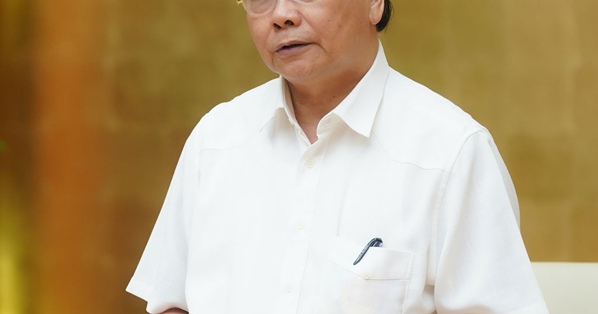 Mở lại các dịch vụ không thiết yếu, tập trung phục hồi kinh tế