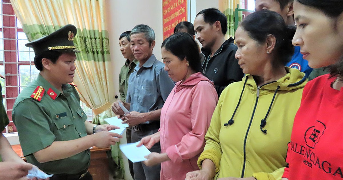 Tang thương miền Trung: Cấp tốc cứu trợ vùng lũ Quảng Bình