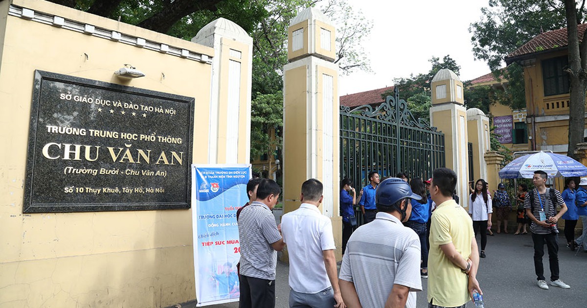 Trường THPT công lập thu học phí cao: Hoang mang về bất công trong giáo dục