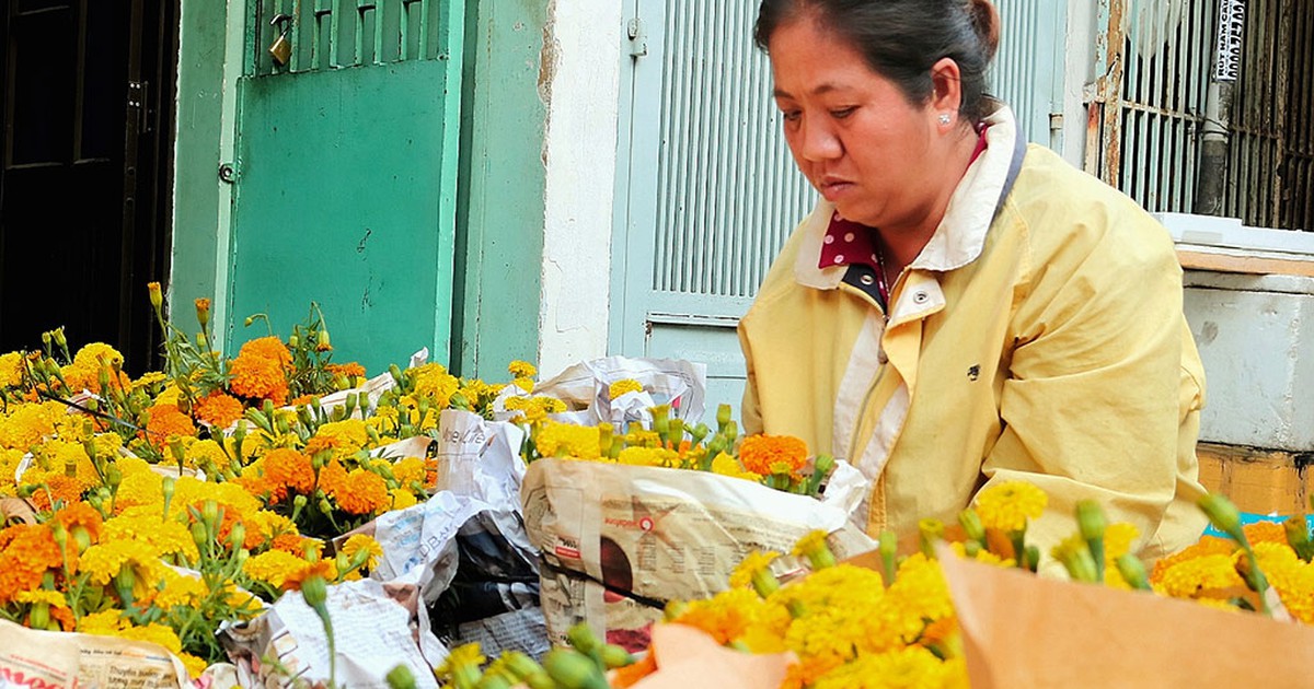 TP.HCM có ca nhiễm Covid-19: Chợ hoa Hồ Thị Kỷ vắng, hoa tươi nhưng người bán ‘héo’