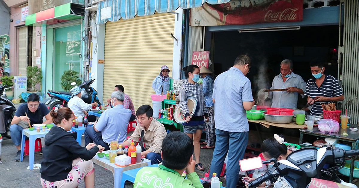 Quán mì cật ‘bỏ bùa’ khách mấy chục năm ngay trung tâm Sài Gòn mà không cần bảng hiệu