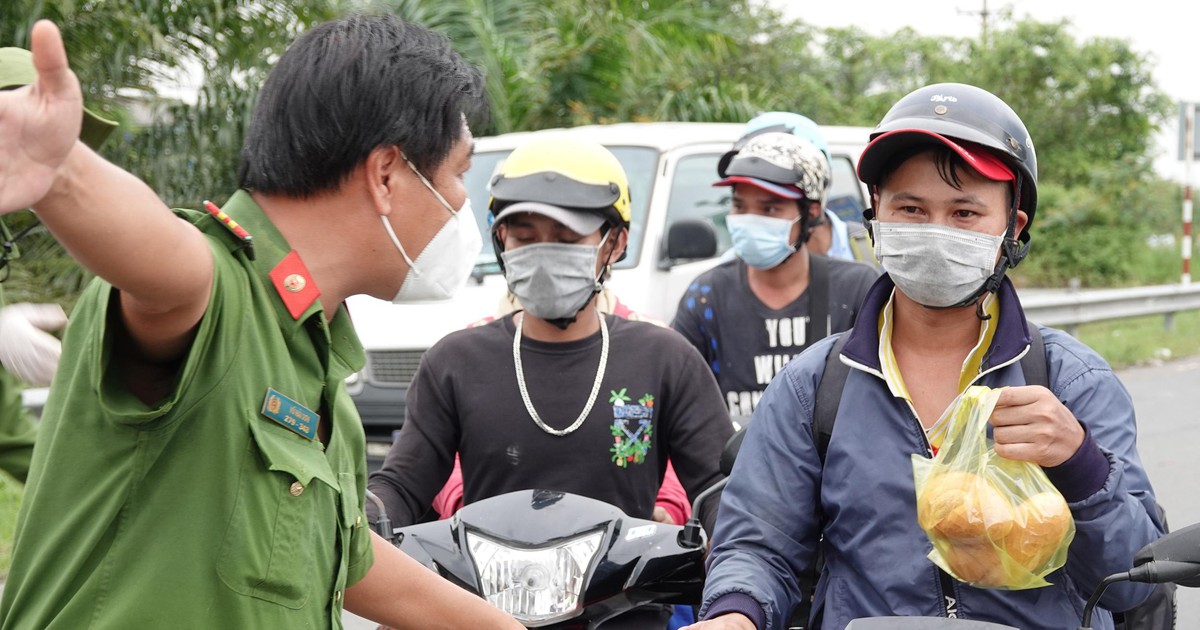 Gỡ nút thắt người dân bị mắc kẹt tại các tỉnh, thành