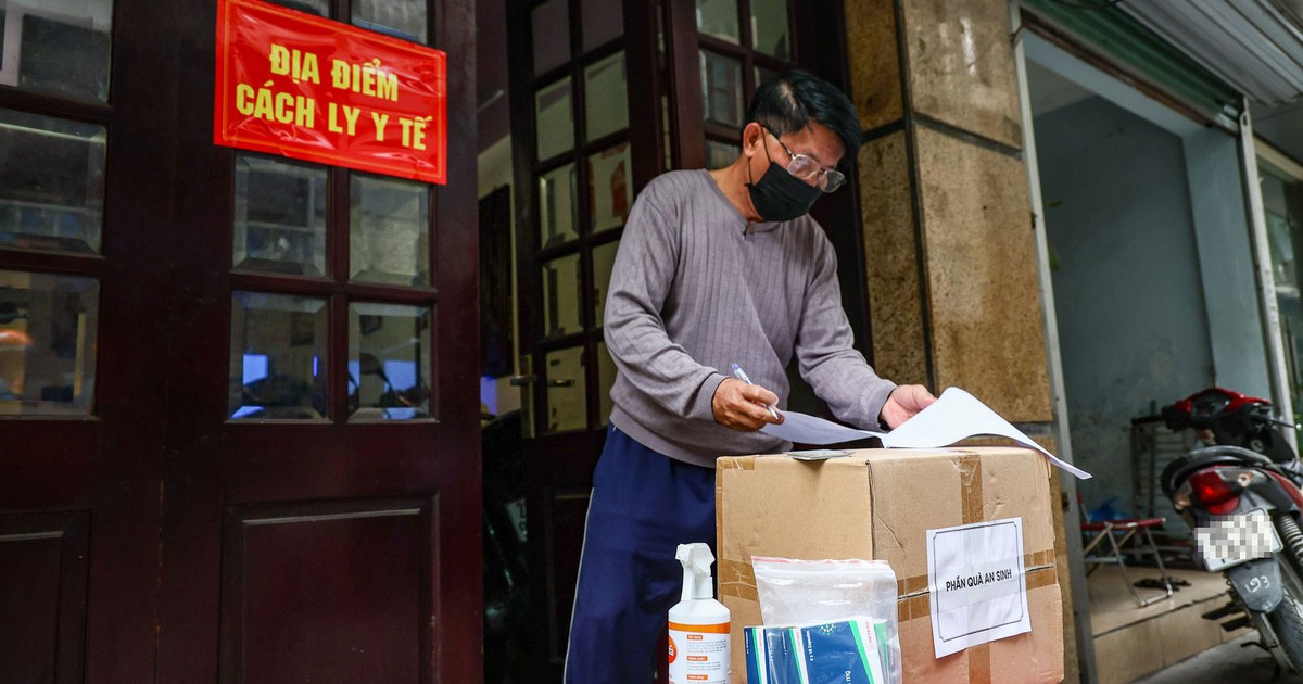 Đến lúc xem Covid-19 là bệnh chuyên khoa thông thường?: Thận trọng hơn khi 'chuyển hạng'