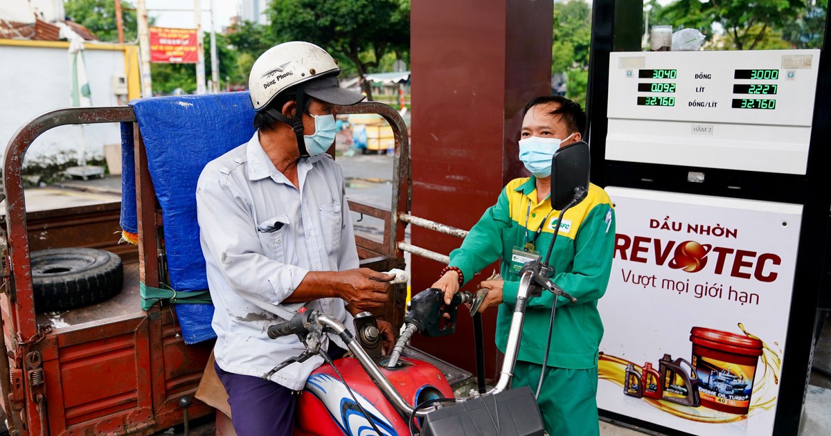 Xăng dầu giảm mạnh, giá cước vận tải có giảm?