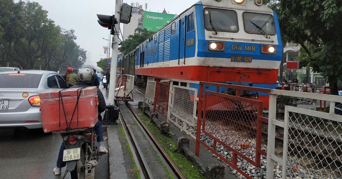 Vì sao đường sắt 'thất thế'?