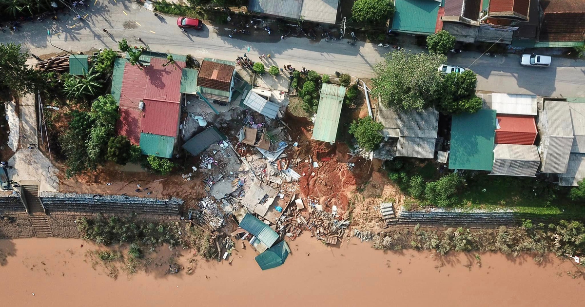 Sập nhiều nhà dân bên sông Thạch Hãn, 1 người tử vong