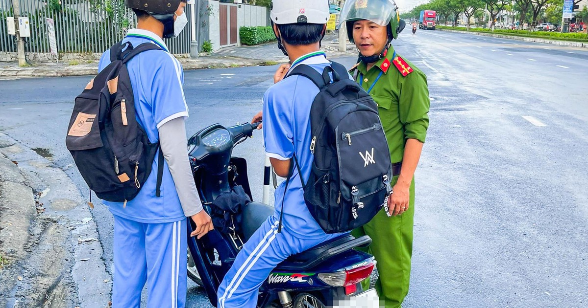 Phạt phụ huynh giao mô tô cho học sinh đến trường: Mong công an làm quyết liệt hơn