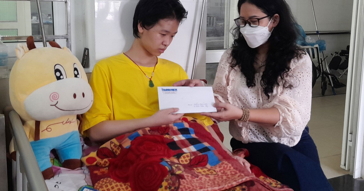 Trao tiền bạn đọc giúp những hoàn cảnh khó khăn