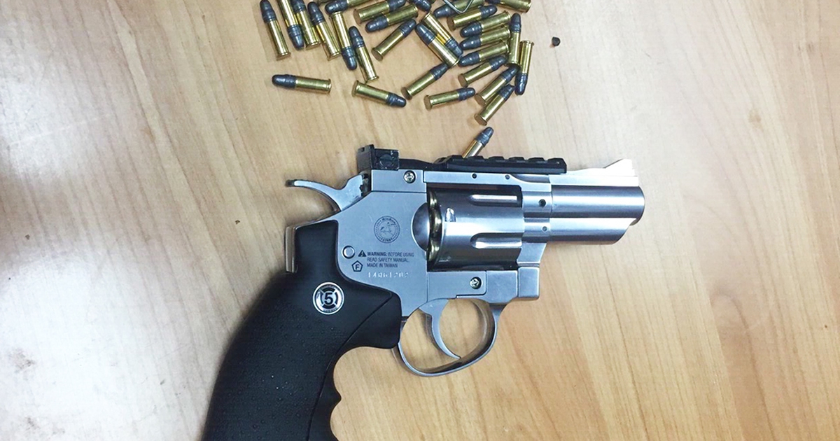 Bắt ổ rao bán súng đạn trên Facebook