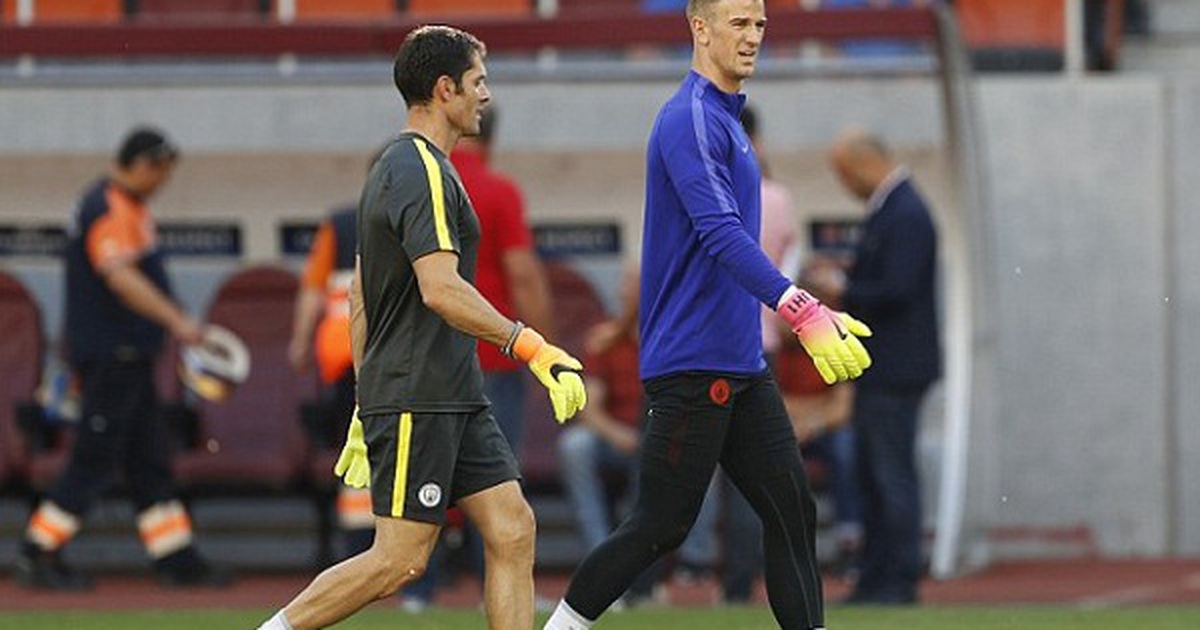 HLV Guardiola lên tiếng về tương lai của Joe Hart ở Man City