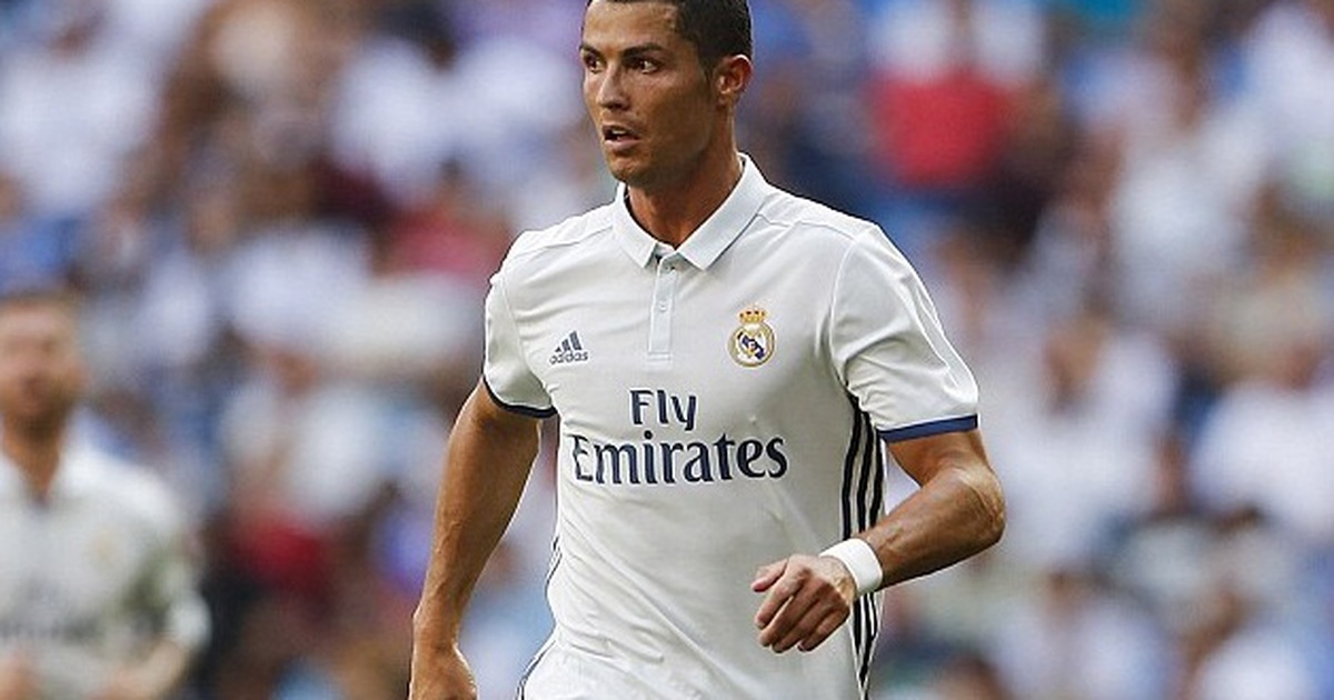 Đăng ảnh nhạy cảm, Ronaldo bị ném đá tơi bời