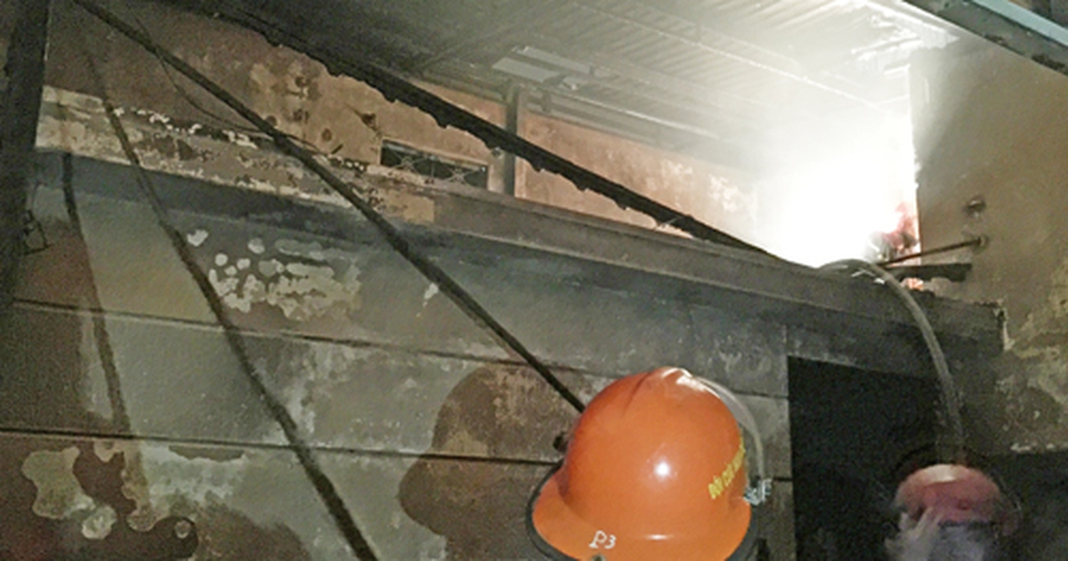 Cháy cửa hàng trần thạch cao, gạch ốp lát