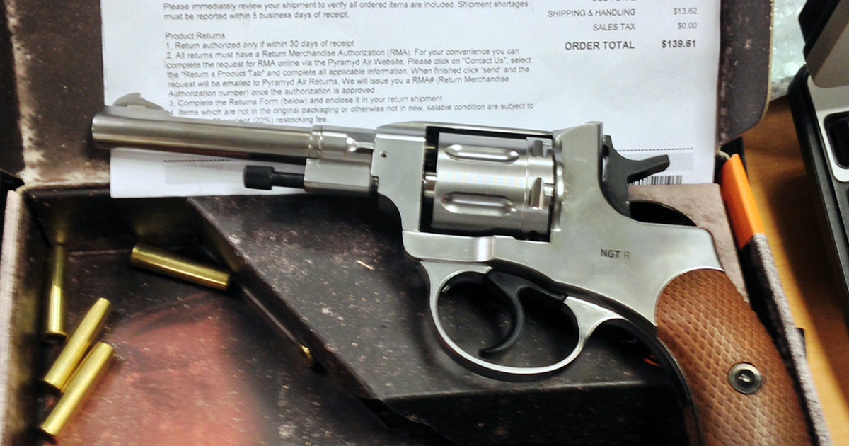 Phát hiện 2 khẩu súng trong kiện hành lý thất lạc ở sân bay