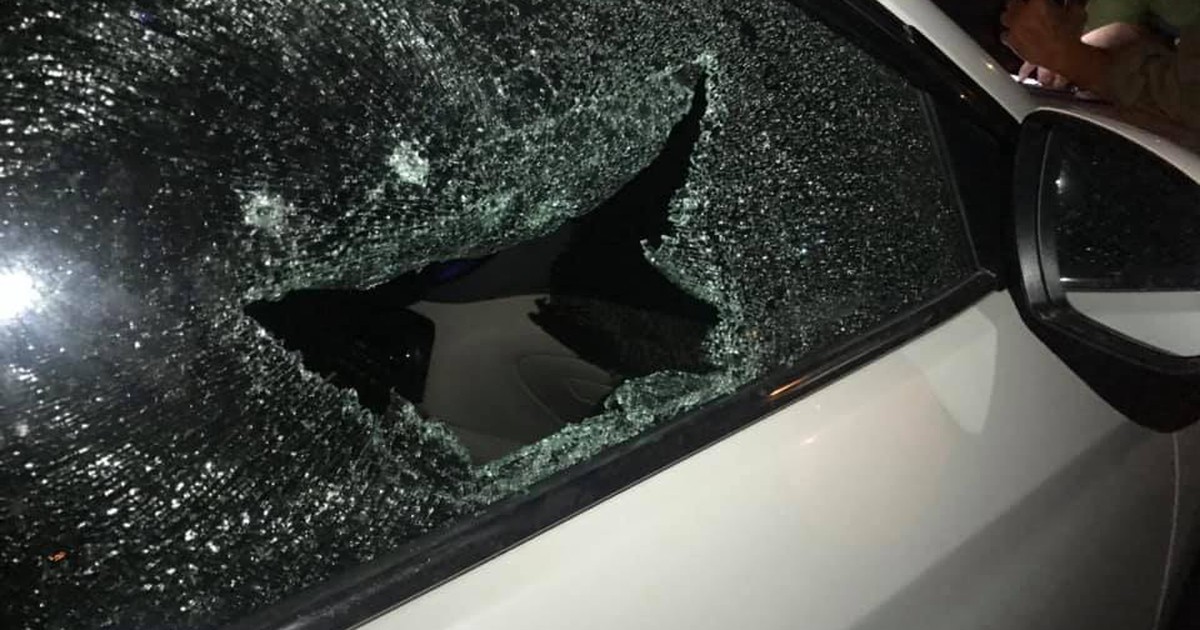 Cảnh báo liên tiếp nạn đập kính ô tô trộm tài sản