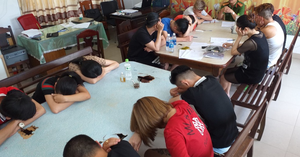 Đà Nẵng: Karaoke bị đình chỉ hoạt động vẫn mở động lắc