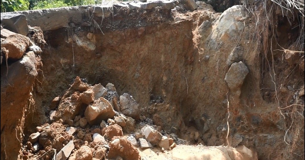 Sạt lở đe dọa cung đường du lịch bán đảo Sơn Trà sau đợt mưa lớn