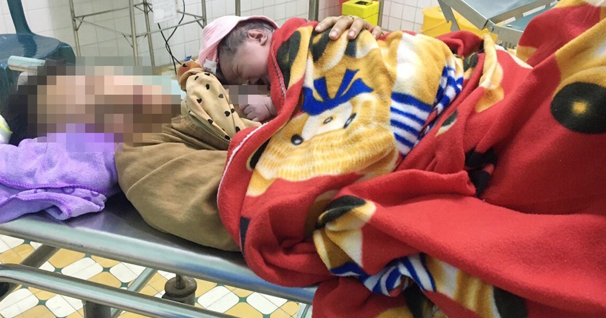 Tài xế trợ giúp sản phụ sinh con trên taxi trên đường đến bệnh viện