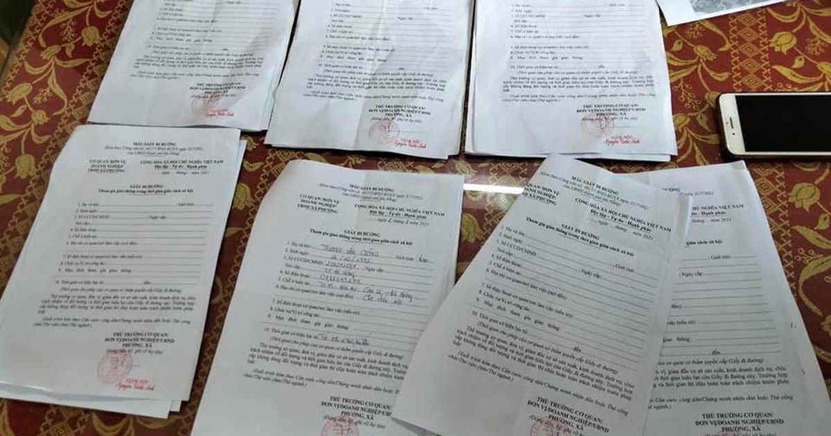 Ký, cấp khống giấy đi đường có thể bị xử lý hành vi làm giả giấy tờ