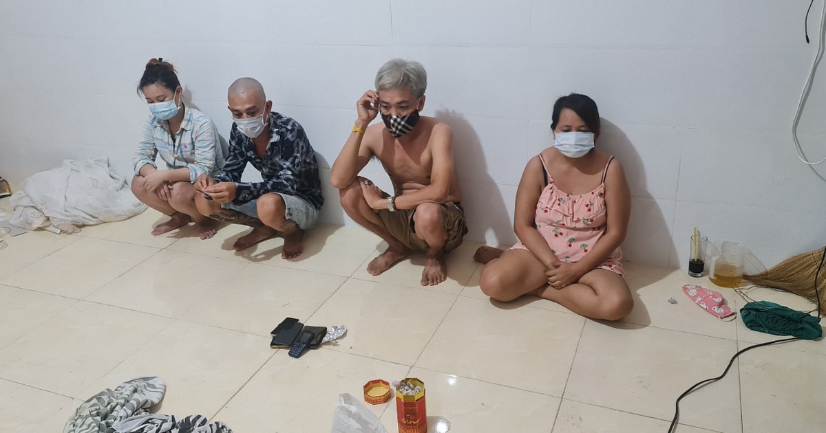 Đà Nẵng: Phạt 4 dân nghiện 'đập đá' ở phòng trọ trong lúc 'ai ở đâu, thì ở đó'