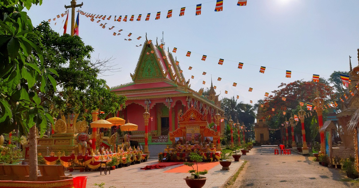 Xứ hiền chó cũng nghe kinh