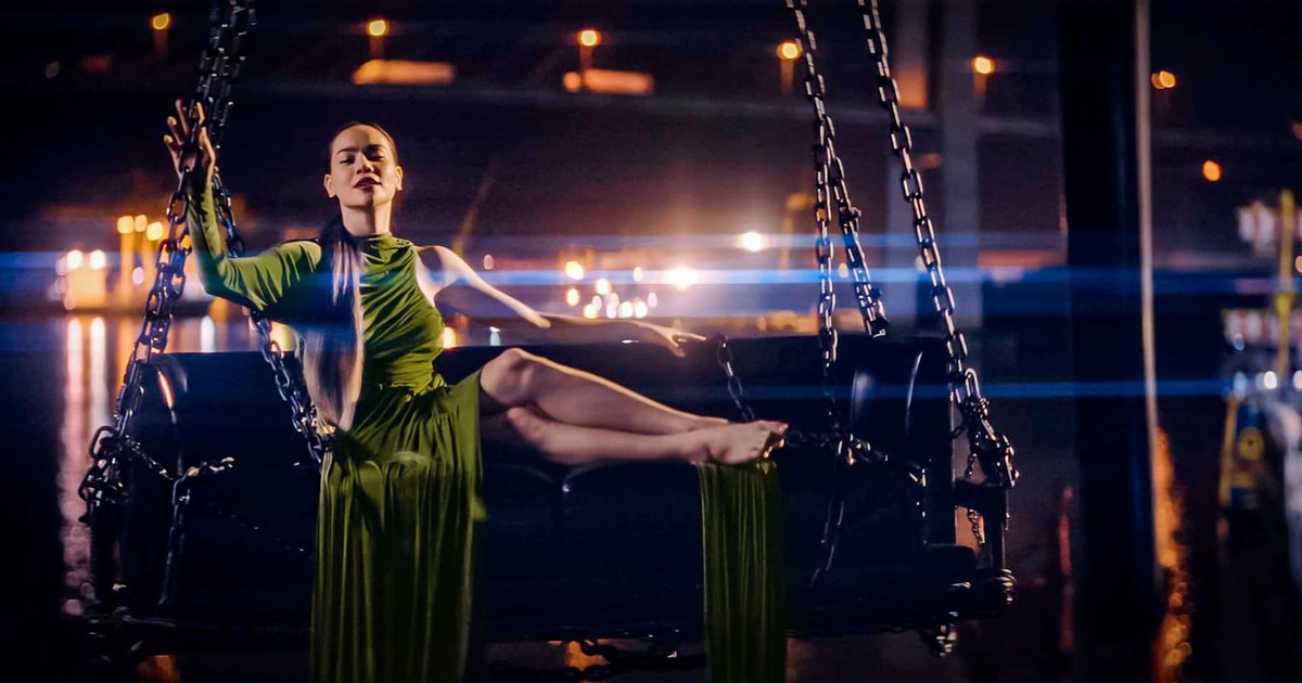 Hồ Ngọc Hà và những lần diễn trên không ám ảnh mà ấn tượng