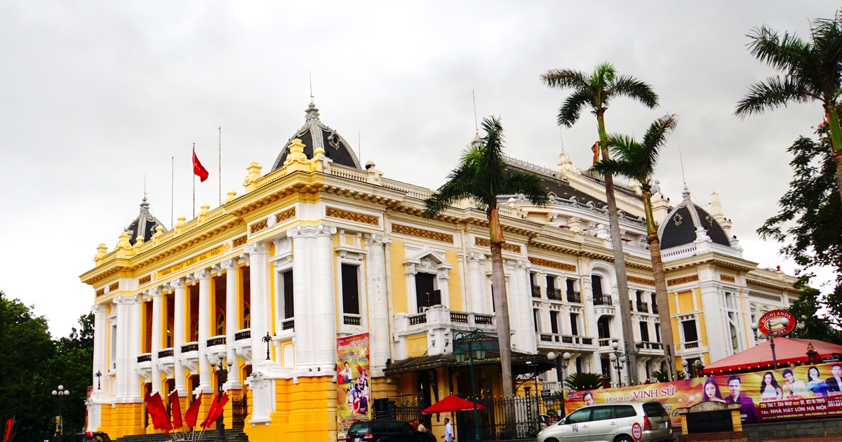 Nhà hát lớn Hà Nội sơn mới bằng màu… báo dịch tả