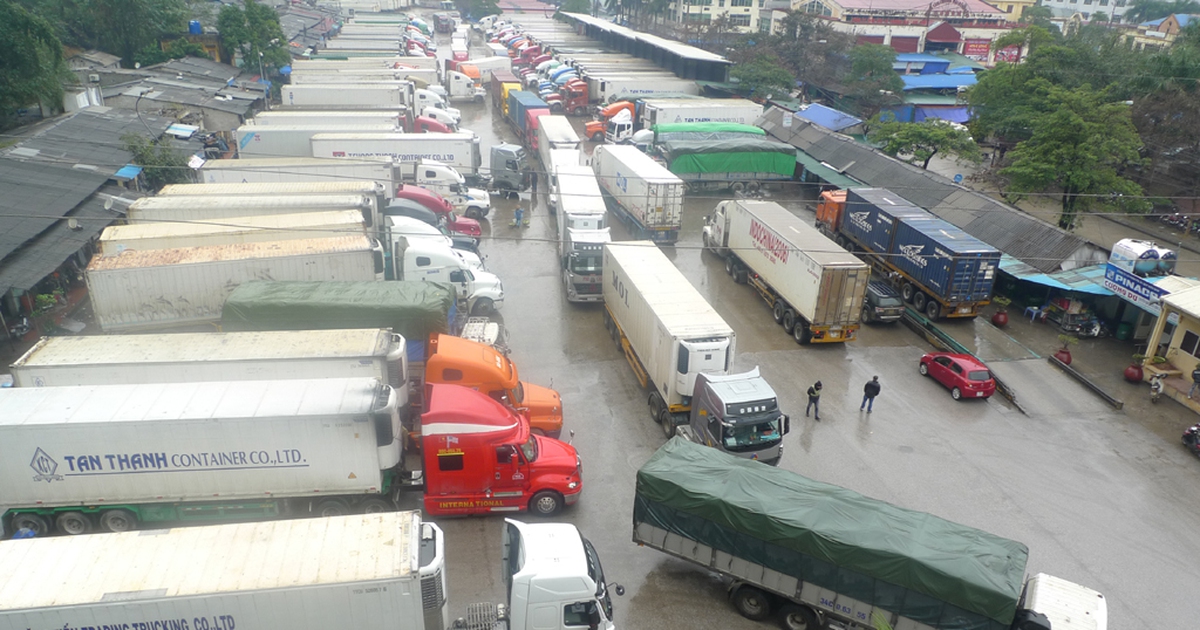 Vẫn còn khoảng 400 xe hoa quả ùn ứ tại cửa khẩu Tân Thanh