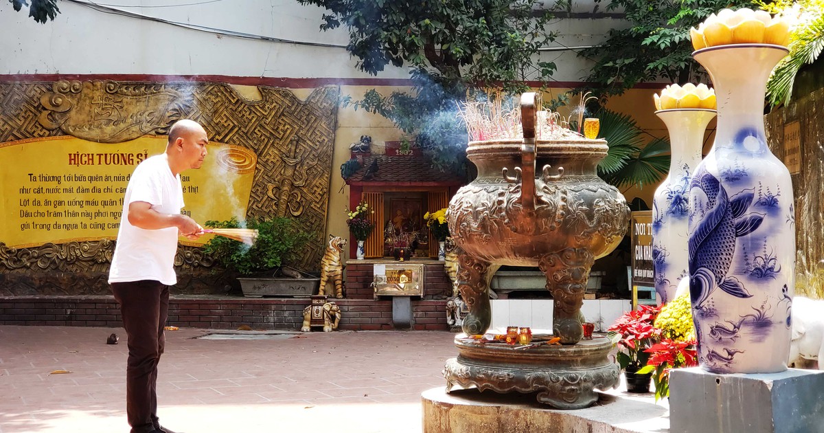 Đền thờ Đức Thánh Trần ở TP.HCM: Có 3 lư hương như trước để người dân nhang khói