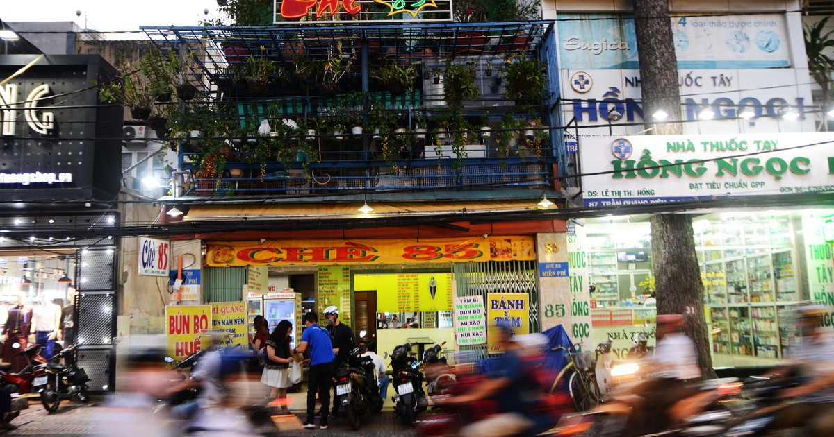 Người Sài Gòn ngồi suốt ở đây: Chè Việt kiều mãi nhớ, bán từ thời 1,2 - 1,5 hào