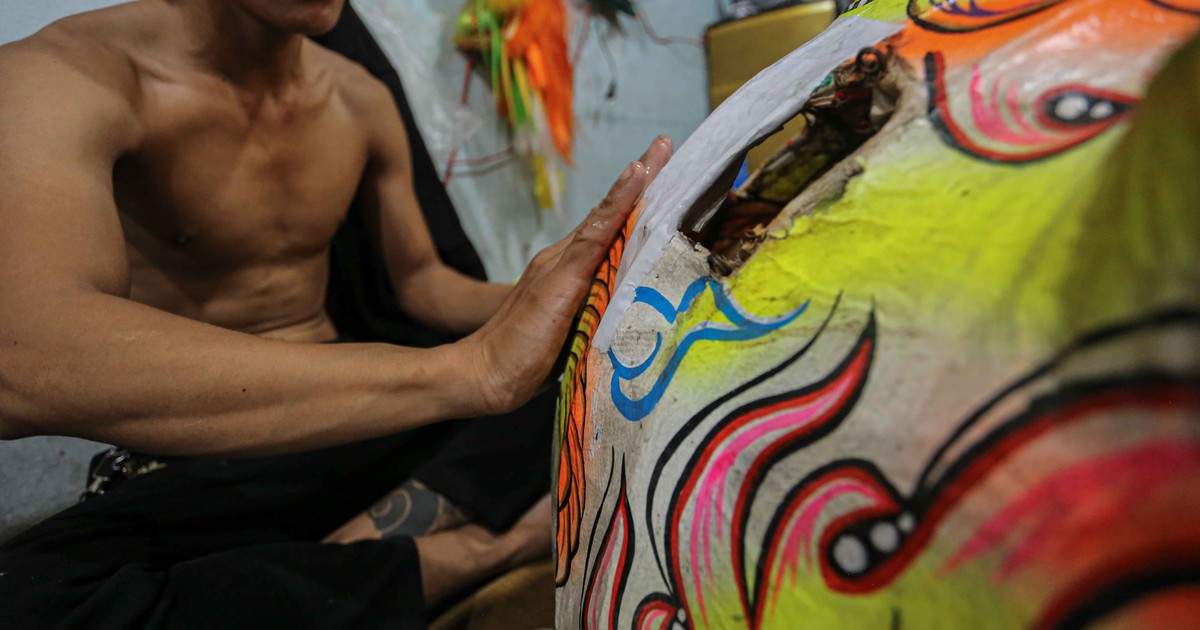 Kiếm bộn tiền nhờ 'ăn ngủ' cùng lân sư rồng mùa Trung thu