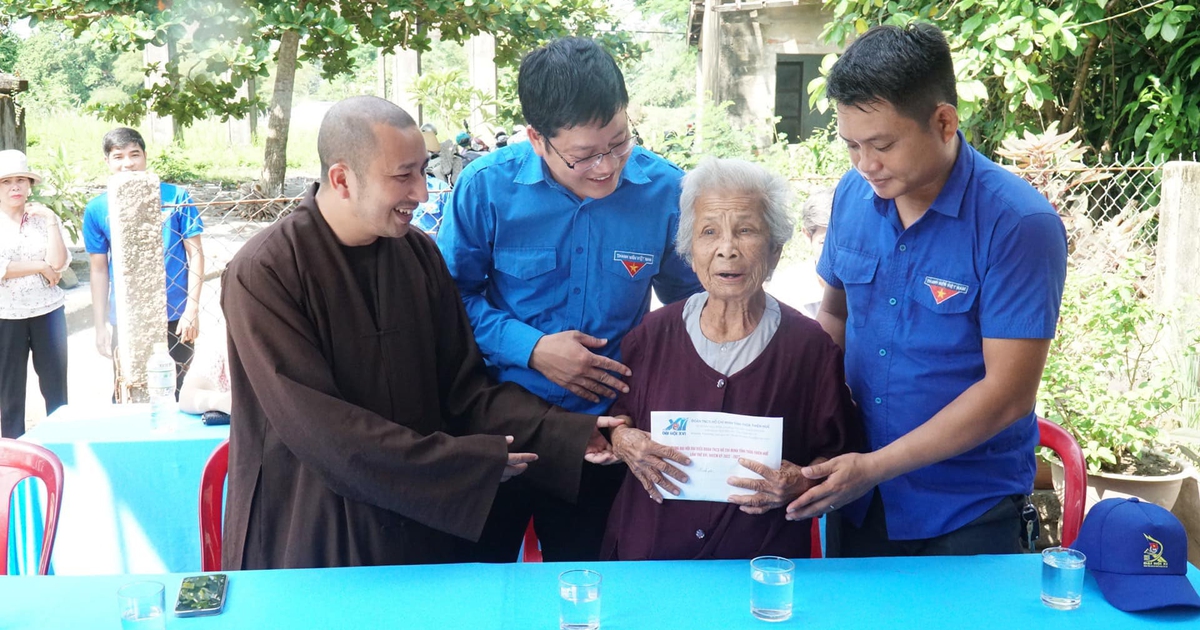 Thừa Thiên-Huế: Thêm 10 nhà nhân ái kịp trao trước mùa mưa bão