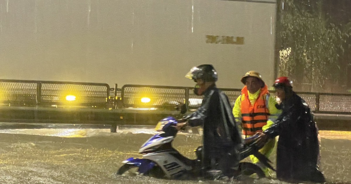 Thừa Thiên – Huế: QL1 phía nam ngập lụt, CSGT đang túc trực điều tiết giao thông